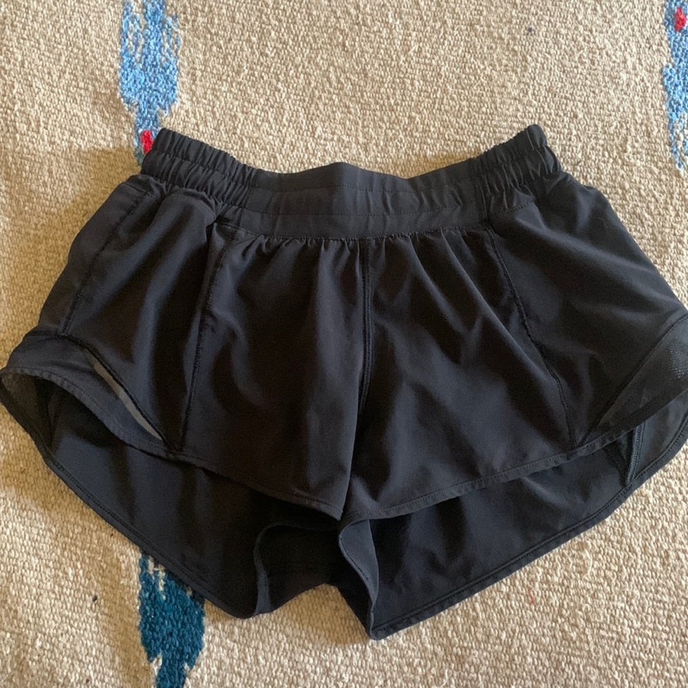 Lululemon Hotty Hot Shorts 2.5”